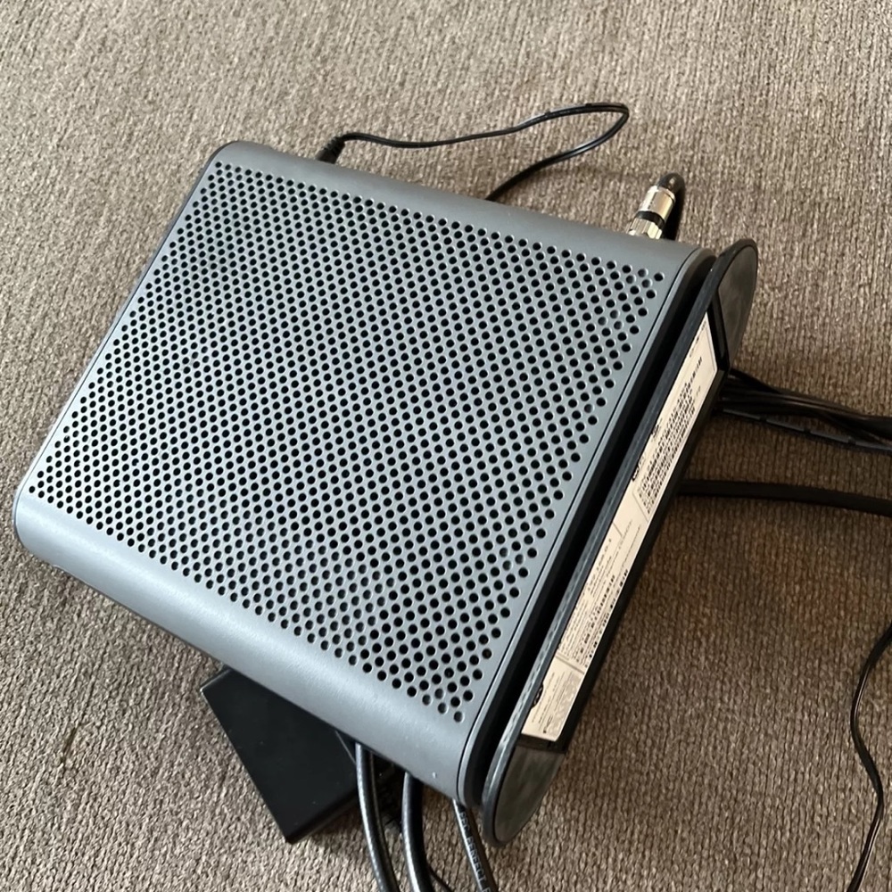 Motorola MG7315 DOCSIS 3.0 8x4 Cable Modem + Router Approved For Xfinity Comcast - Picture 4 of 8